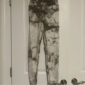 Balance Tie-Dye Leggings in Gray and White